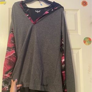 Size:medium color:grey and camo pink on the sleeve